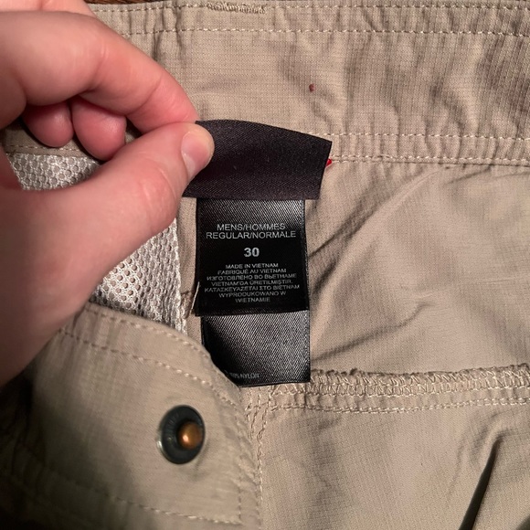 Men’s north face shorts - Picture 8 of 8